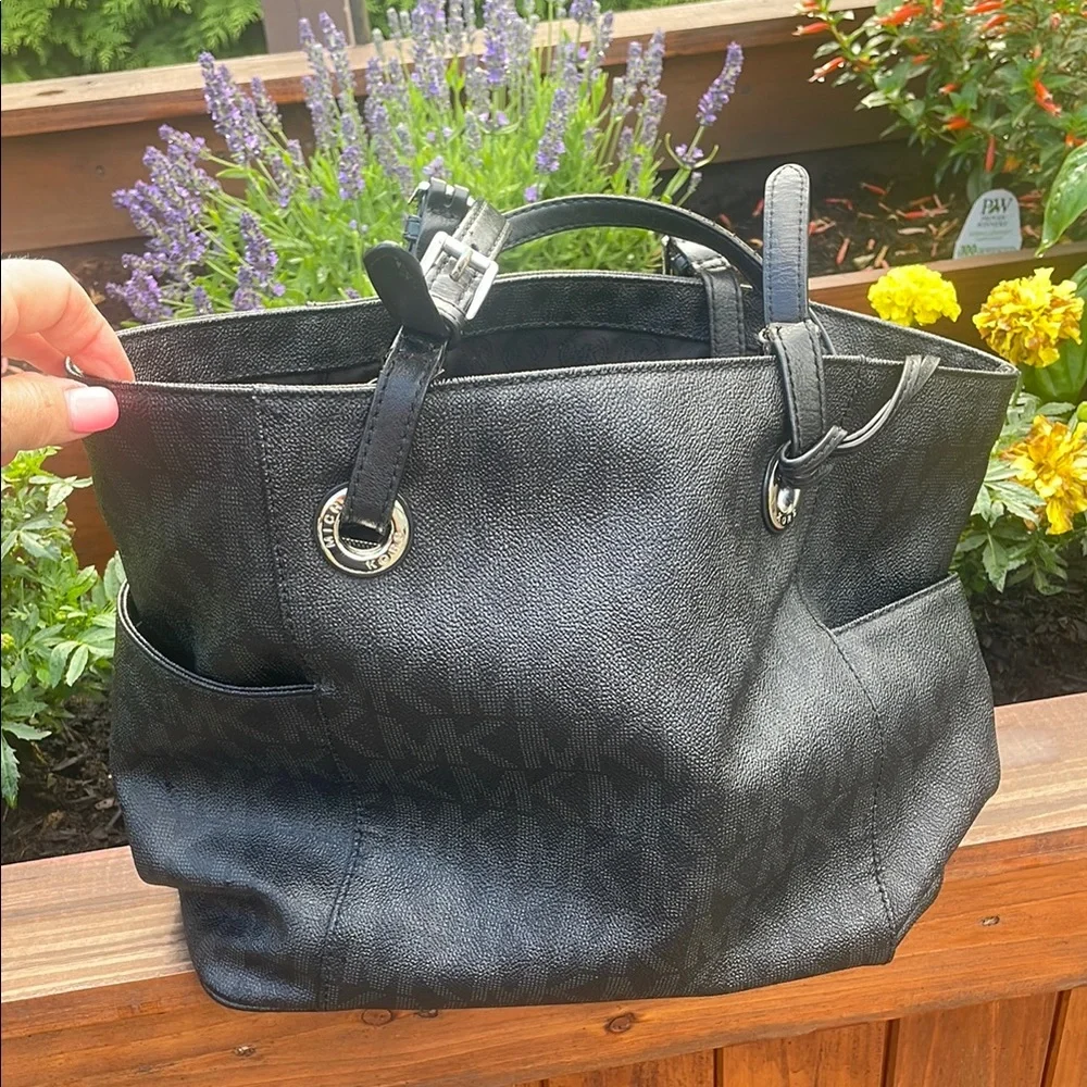 Michael Kors Black Leather Tote with Structured Design - Picture 13 of 14